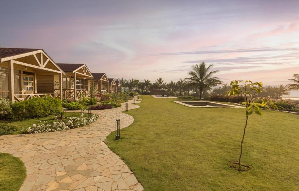 Waterscape Retreat Girnāre エクステリア 写真